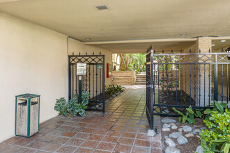 Casa de Oro Apartments in Torrance, CA - Foto de edificio - Building Photo