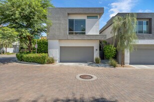 350 Goleta Way in Palm Springs, CA - Building Photo