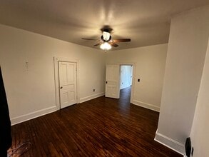 717 E Center St, Unit 717 1/2 in Marion, OH - Building Photo - Building Photo