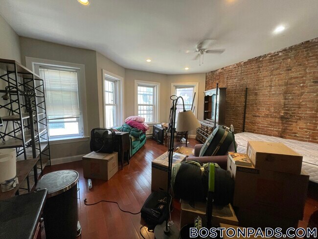 250 Newbury St in Boston, MA - Building Photo - Building Photo