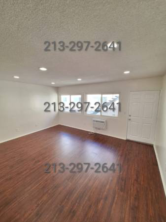 13961 Oxnard St in Los Angeles, CA - Building Photo - Building Photo