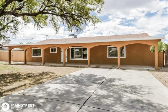 1935 E Campo Bello Dr in Phoenix, AZ - Foto de edificio - Building Photo