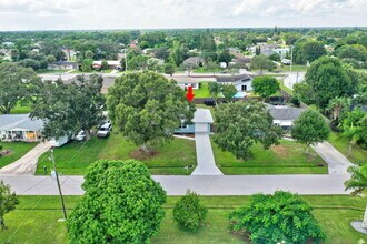 1124 SE Ladner St in Port St. Lucie, FL - Building Photo - Building Photo