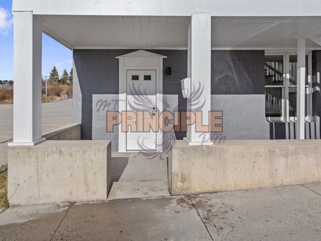property at 533 W Park St