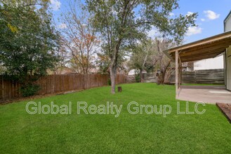 8227 Bowens Crossing in San Antonio, TX - Building Photo - Building Photo