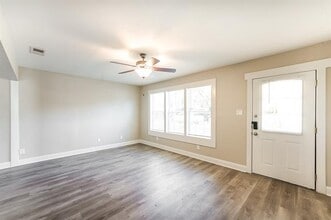 102 E Barton St in Crandall, TX - Building Photo - Building Photo