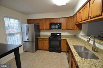 6515 Hubbardton Way in Springfield, VA - Building Photo - Building Photo