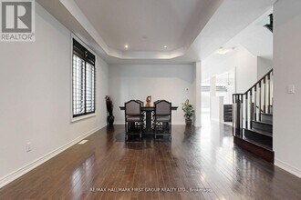 329 Windfields Farm Dr W in Oshawa, ON - Building Photo - Building Photo