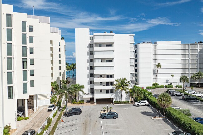 Horizon East in Palm Beach, FL - Building Photo - Building Photo