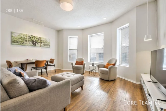 property at 404 W 17 St