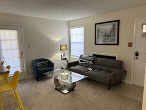 608 Spirit Ct in Virginia Beach, VA - Building Photo - Building Photo