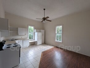 2972 Dickson St in Marianna, FL - Foto de edificio - Building Photo