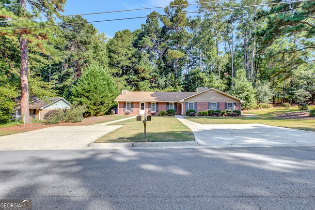 135 Belle Dr in Fayetteville, GA - Building Photo - Building Photo