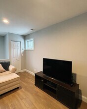 544 Tolend Rd, Unit Apt #1 in Dover, NH - Building Photo - Building Photo