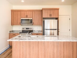 35 N Gateway Dr in Providence, UT - Building Photo - Building Photo