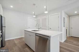 3449 Scotts Ln, Unit B307 in Philadelphia, PA - Building Photo - Building Photo
