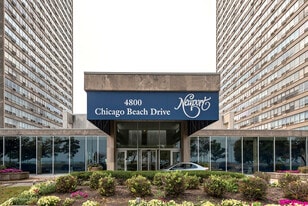 4800 S Chicago Beach Dr in Chicago, IL - Building Photo