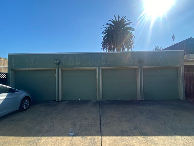 2220 Santa Clara Ave, Unit C in Alameda, CA - Foto de edificio - Building Photo