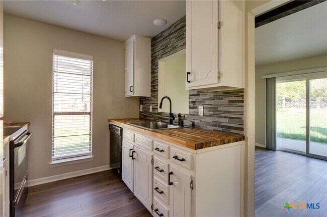 property at 3008 Belmont Dr