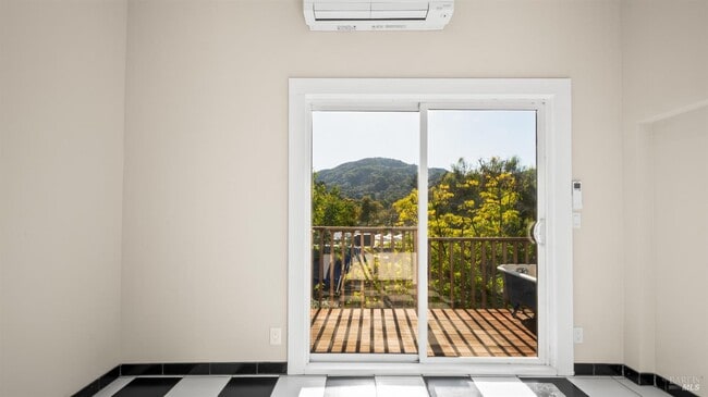 713 Sir Francis Drake Blvd in San Anselmo, CA - Building Photo - Building Photo