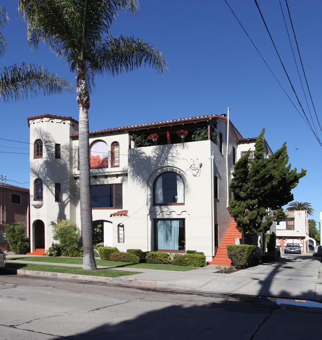 3951-3955 E 3rd St in Long Beach, CA - Foto de edificio - Building Photo