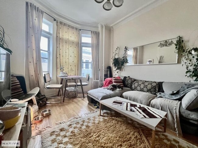 property at 782 Manhattan Ave