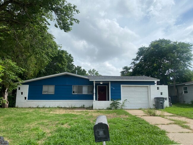 property at 416 NW Mission Blvd