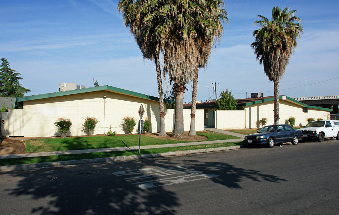 Park-Poplar Apartments in Fresno, CA - Building Photo