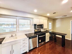 1521 Wilhurst St in Jackson, MS - Foto de edificio - Building Photo