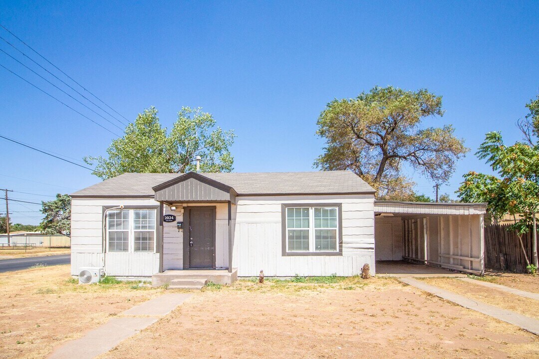 2024 37th St in Lubbock, TX - Building Photo