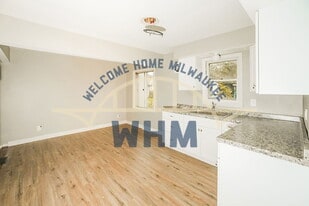 1908 W Fairmount Ave in Milwaukee, WI - Building Photo