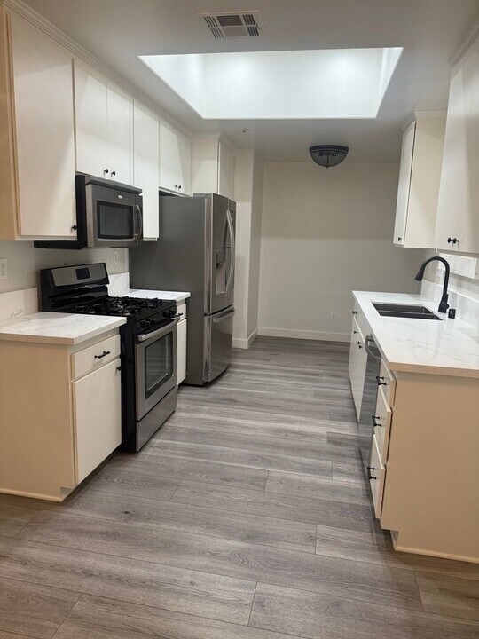 6922 Knowlton Pl in Los Angeles, CA - Building Photo