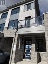 59 Pearen Ln in Barrie, ON - Building Photo