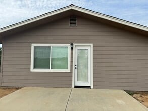 1129 Via Estrellada in Fallbrook, CA - Building Photo - Building Photo