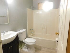 1230 Valencia Ave in Hemet, CA - Building Photo - Building Photo