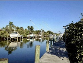 813 Hummingbird Way in North Palm Beach, FL - Building Photo - Building Photo
