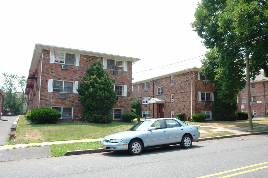 Cherry Pine in Elizabeth, NJ - Building Photo