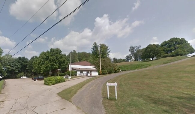 132 Mullet Dr in Killbuck, OH - Foto de edificio - Building Photo