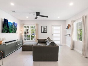 1009 NW 11th Ct in Miami, FL - Building Photo - Building Photo