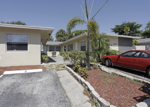 5841 NE 18th Ave in Fort Lauderdale, FL - Building Photo - Building Photo