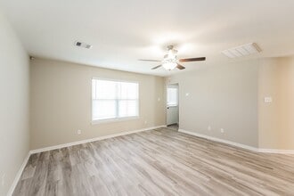 25072 Authors Dr in Magnolia, TX - Building Photo - Building Photo