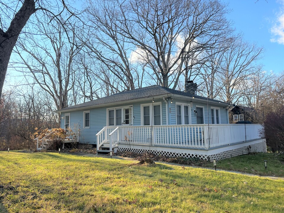 40 Robert St in Sharon, CT - Foto de edificio