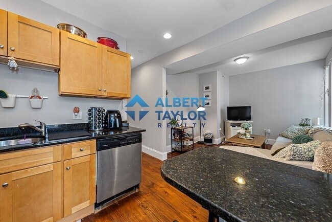 16 Sewall St, Unit 2 in Boston, MA - Building Photo - Building Photo