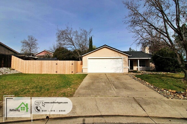 752 Lotus Ct in Redding, CA - Building Photo - Building Photo