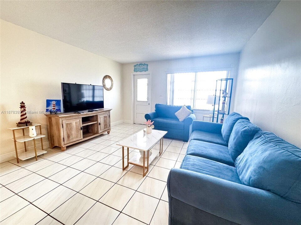 1575 Euclid Ave in Miami Beach, FL - Building Photo