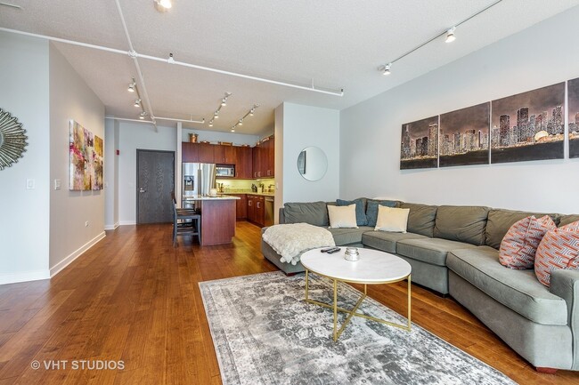 737 W Washington Blvd, Unit 1504 in Chicago, IL - Building Photo - Building Photo