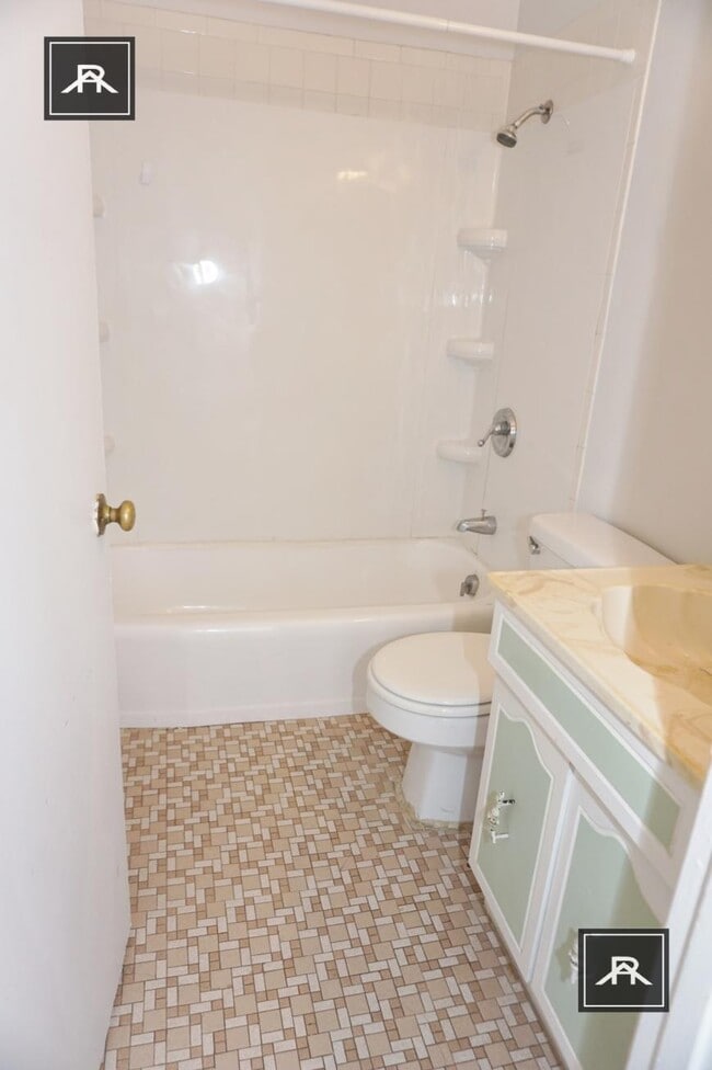 8 Scottfield Rd in Boston, MA - Building Photo - Building Photo