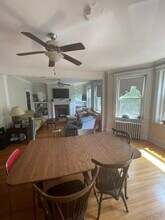17 Englewood Ave, Unit 1 in Brookline, MA - Foto de edificio - Building Photo