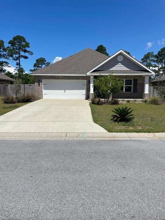 3513 Moonstone Dr in Navarre, FL - Building Photo