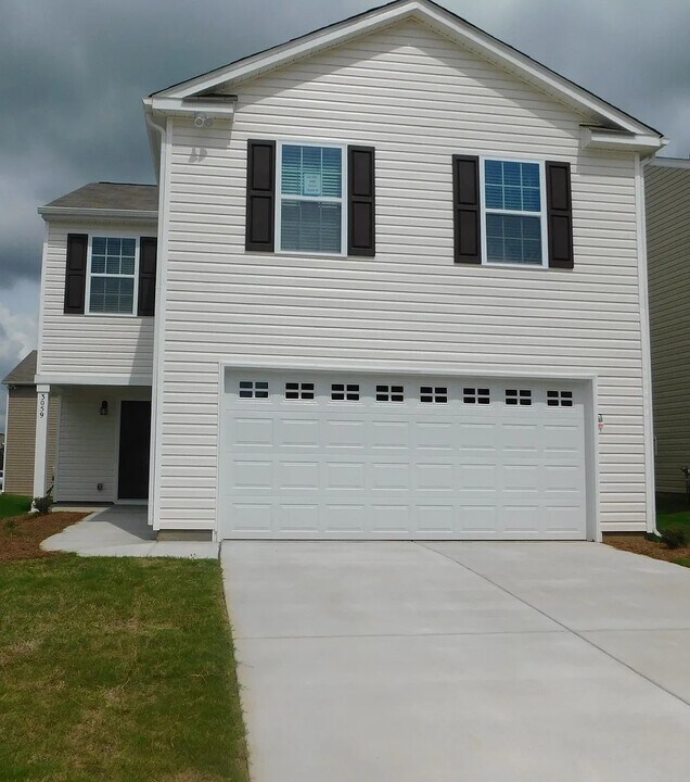 3059 Green Apple Dr in Dallas, NC - Building Photo
